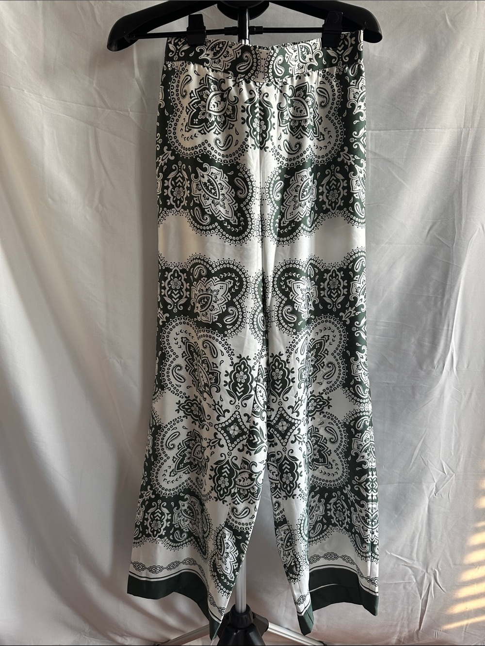 Ann Taylor White and Dark Green Paisley Wide Leg Satin Pants